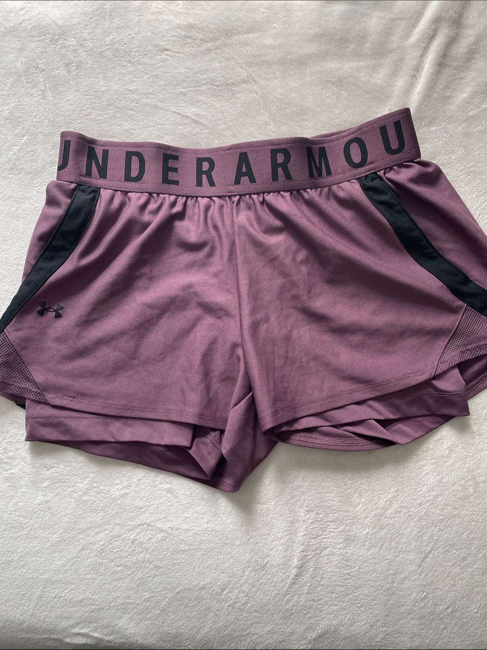 Under Armour women’s play up shorts 2-in 1 size medium M